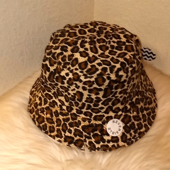 Leopard ๐ Cotton Bucket Hat - Picture 5 of 12